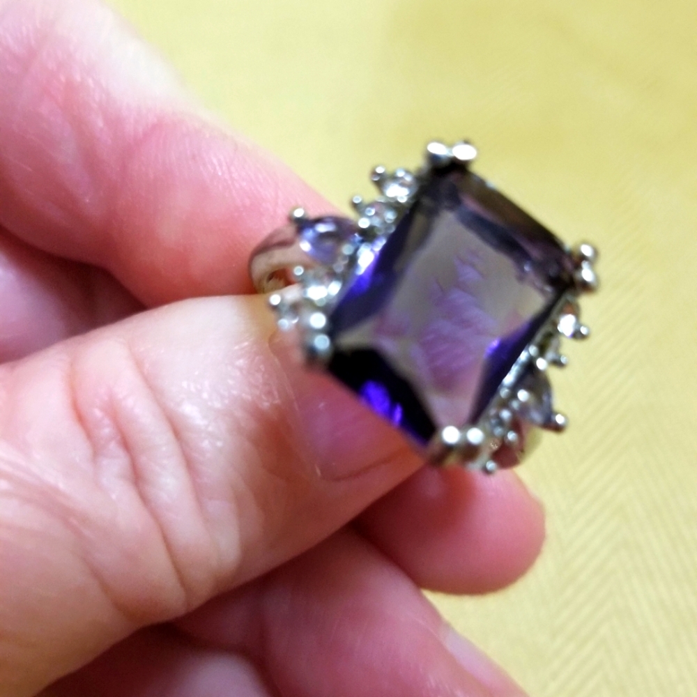 RING LARGE SQUARE FAUX PURPLE STONEW FAUX DIAMOND SIDES